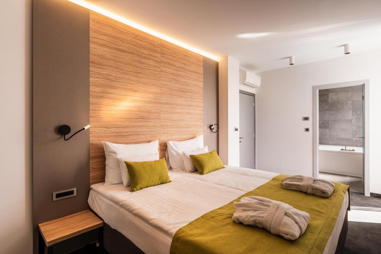 Hotel Olea Novalja Eksteriør bilde